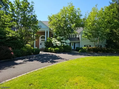 22 Sutton Dr, Berkeley Heights, NJ 07922 photo 2