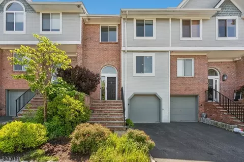 17 Mount Vernon Sq, Verona, NJ 07044