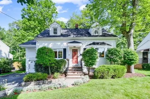 18 Montgomery Rd, Livingston, NJ 07039