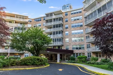 530 Valley Rd #6E, Montclair, NJ 07043