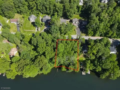 65 E Shore Dr, Vernon Twp, NJ 07462