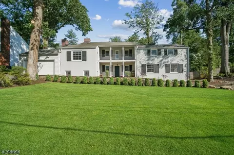 18 Colonial Way, Millburn Twp, NJ 07078