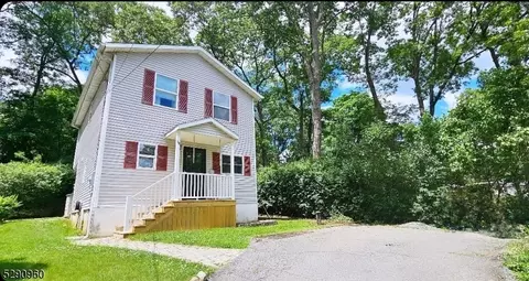 10 Madison Trl, Hopatcong, NJ 07843
