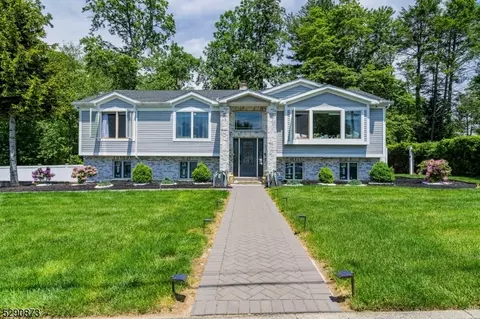 10 Mandeville Dr, Wayne, NJ 07470