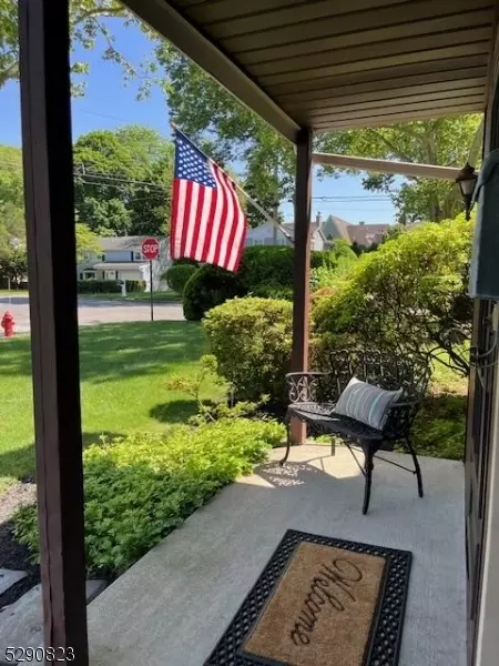 2 Campbell St, Waldwick, NJ 07463