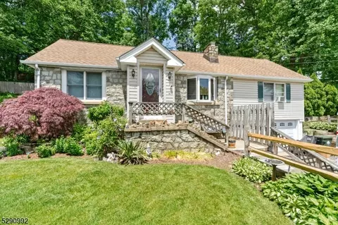 5 S Hillside Dr, Mount Olive, NJ 07828