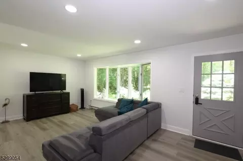 44 Stempert Rd, Newton, NJ 07860