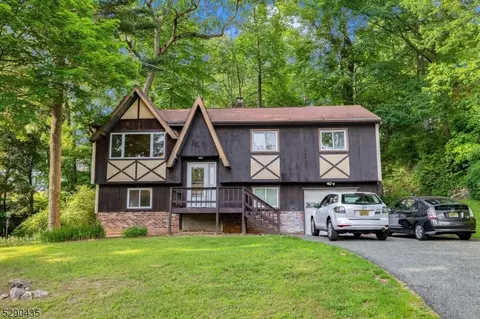 518 Davsel Rd, Landing, NJ 07850