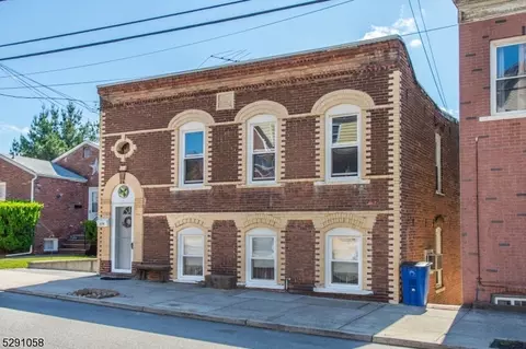 216 Corabelle Ave, Lodi, NJ 07644