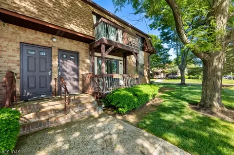 1003 N Oaks Blvd, North Brunswick Twp, NJ 08902