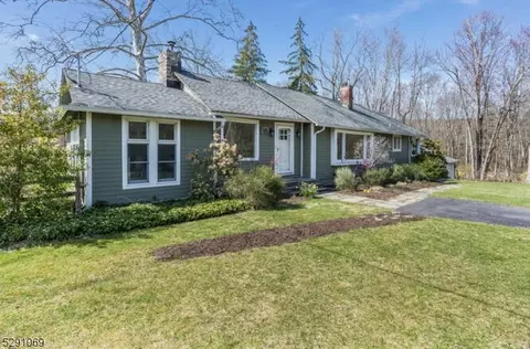 15 Valley Rd, Oxford, NJ 07863