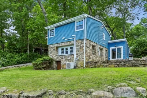 17 Rose Trl, Byram Twp, NJ 07821