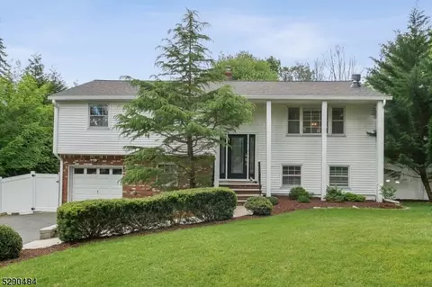 11 White Birch Rd, Morristown, NJ 07960