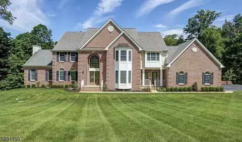 10 Felkay Ct, Kinnelon, NJ 07405
