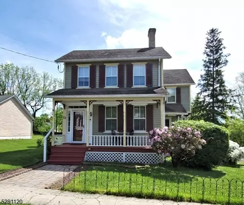 24 Center St, Clinton Twp, NJ 08801