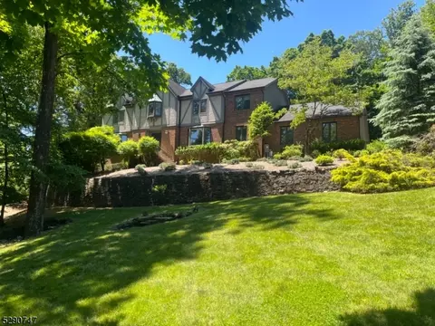 15 Vista Trl, Wayne, NJ 07470