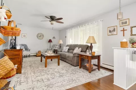 208 5th St, Hackettstown, NJ 07840 photo 4