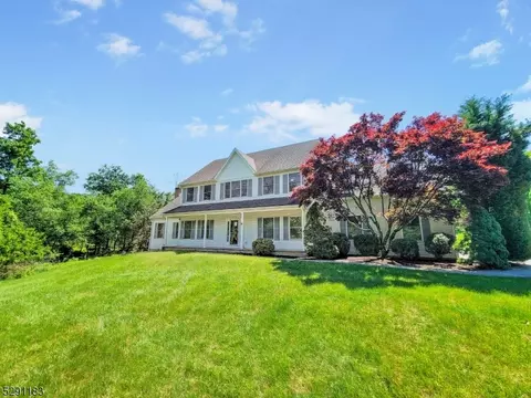 5 Forest Dr, Flemington, NJ 08822