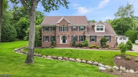 305 Saw Mill Ln, Wyckoff, NJ 07481