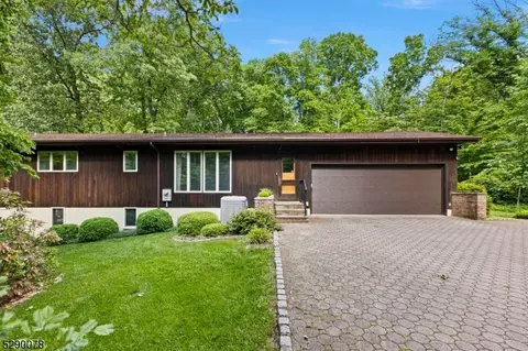 18 Mountain Rd, Hopewell, NJ 08525