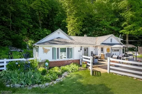 40 Emmans Rd, Roxbury Twp, NJ 07852