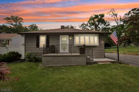25 Helen St, Stanhope, NJ 07874