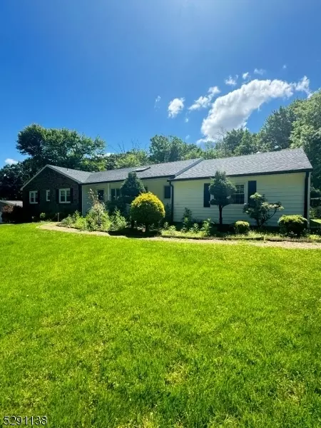 14 Katherine Dr, Warren, NJ 07059