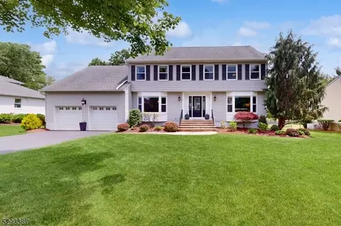 7 Timberline Dr, Wayne, NJ 07470