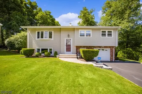 17 Dean Ave, Butler, NJ 07405