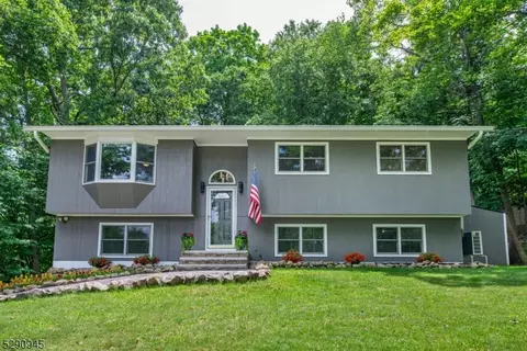 54 Sleepy Hollow Rd, Byram Twp, NJ 07821