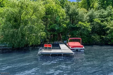 70 Lake End Rd, Rockaway Twp, NJ 07435