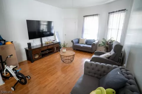 165 Elwood Ave, Newark, NJ 07104