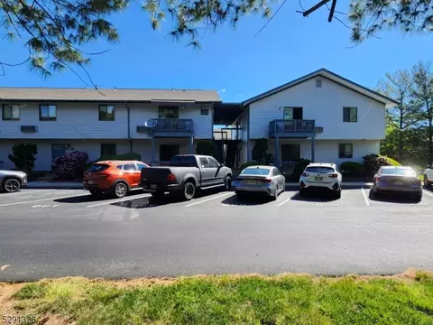 20 Delar Pkwy #413, Franklin Park, NJ 08823