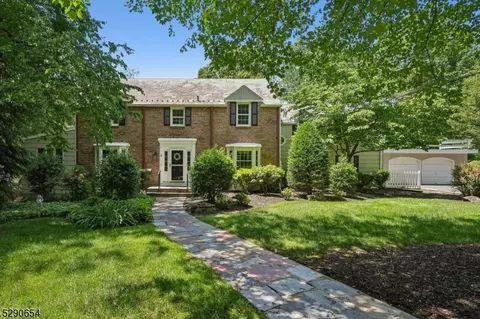 2 Ridge Ln, Woodbridge Twp, NJ 07067