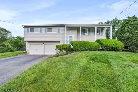 45 Foxwood Dr, Franklin Twp, NJ 08873