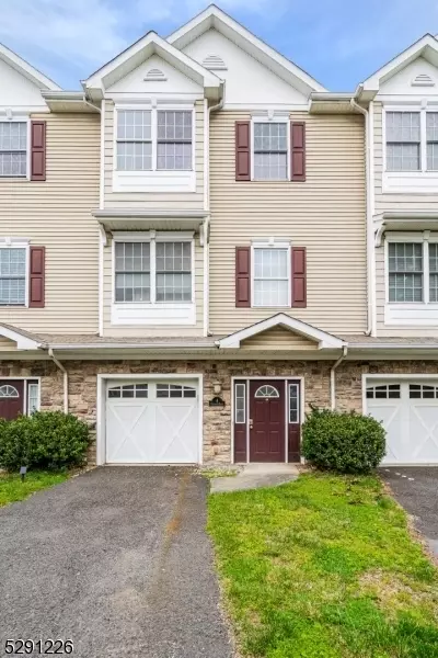 4 Columbus Cir, Bayonne, NJ 07002