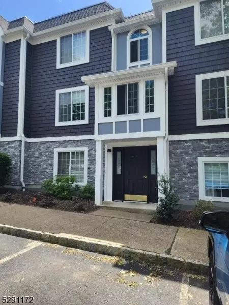 98 Village Dr #98, Morristown, NJ 07960