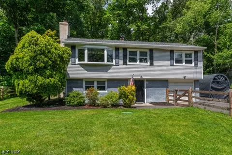 46 Venetian Dr, Jefferson, NJ 07849
