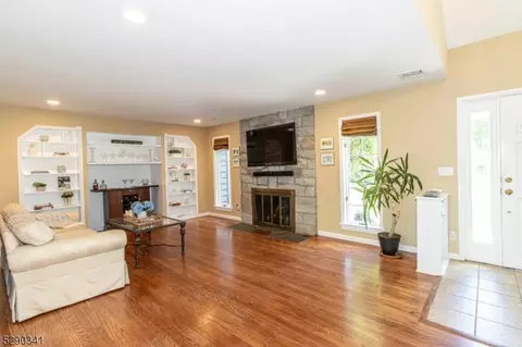 328 Briar Patch, Mountainside, NJ 07092 photo 7