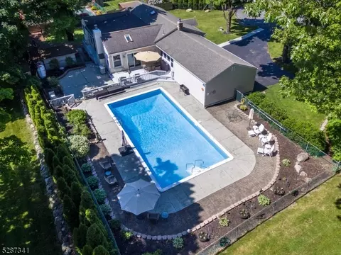 4 Maria Ln, Kinnelon, NJ 07405