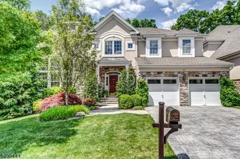 23 Avon Rd, Warren, NJ 07059