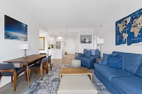 1 Carriage City Plz #1004, Rahway City, NJ 07065