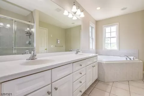 194 Levinberg Ln, Wayne, NJ 07470 photo 17