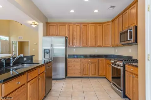 194 Levinberg Ln, Wayne, NJ 07470 photo 15