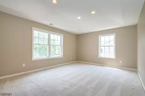 194 Levinberg Ln, Wayne, NJ 07470 photo 16