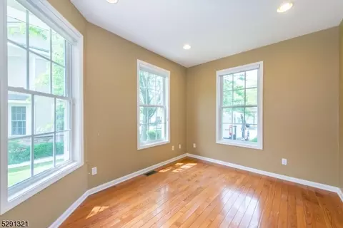 194 Levinberg Ln, Wayne, NJ 07470 photo 9