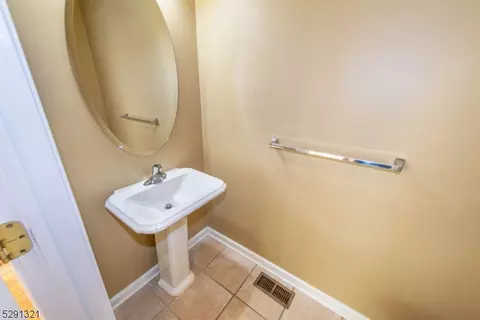 194 Levinberg Ln, Wayne, NJ 07470 photo 22