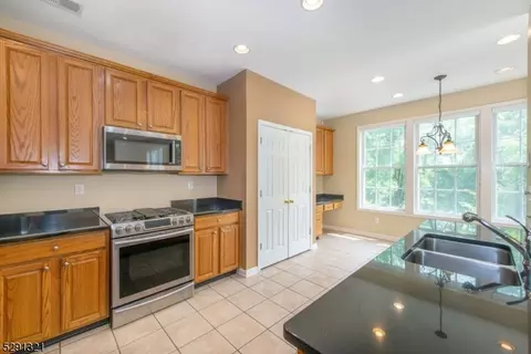 194 Levinberg Ln, Wayne, NJ 07470 photo 14