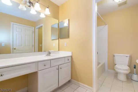 194 Levinberg Ln, Wayne, NJ 07470 photo 20