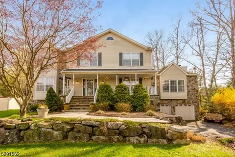 40 Orleans Ln, West Milford, NJ 07480